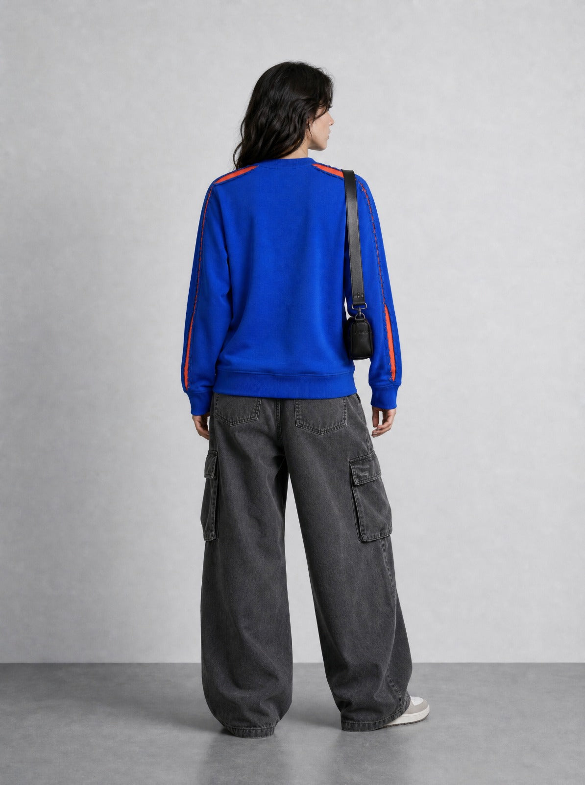 BLUE SWEATSHIRT